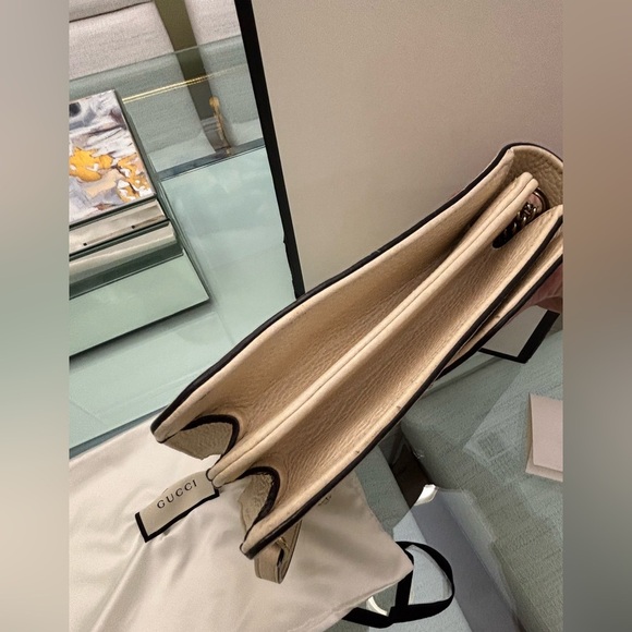 Authentic Gucci Beige Leather Shoulder Bag-Retails $2995 - Picture 7 of 7